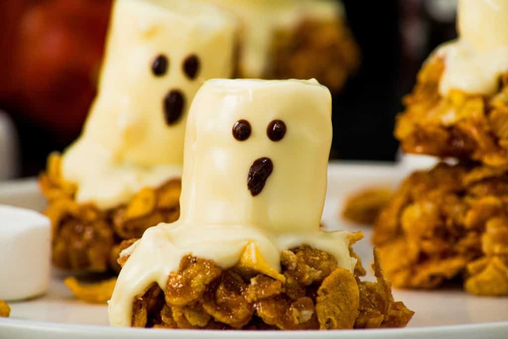 No bake peanut butter cornflake cookies with marshmallows and caramel sauce.